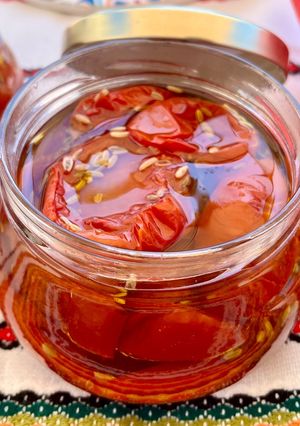 Une photo de Tomates séchées à l’huile d’olive et graines de fenouil