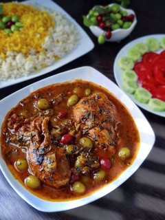 عکسی از دستور خورشت گوجه سبز با مرغ
