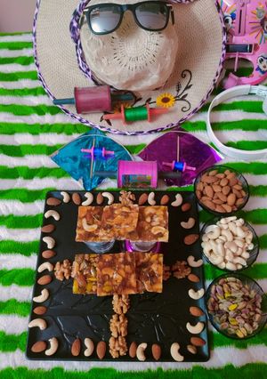 ડ્રાયફ્રૂઇટ ચીક્કી (Dryfruit Chikki Recipe in Gujarati) રેસીપી મુખ્ય ફોટો
