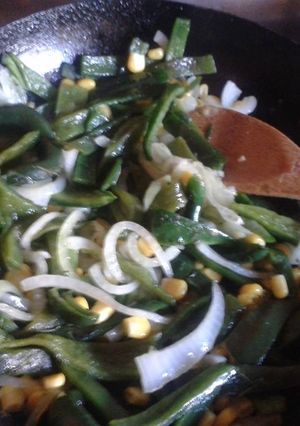 Una foto de Rajas con crema y elote