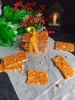 A picture of Peanut & sesame Brittle.