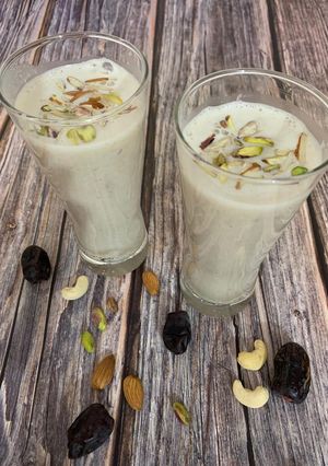 ખજૂર વાળું દૂધ (Khajoor Milk Recipe In Gujarati) રેસીપી મુખ્ય ફોટો