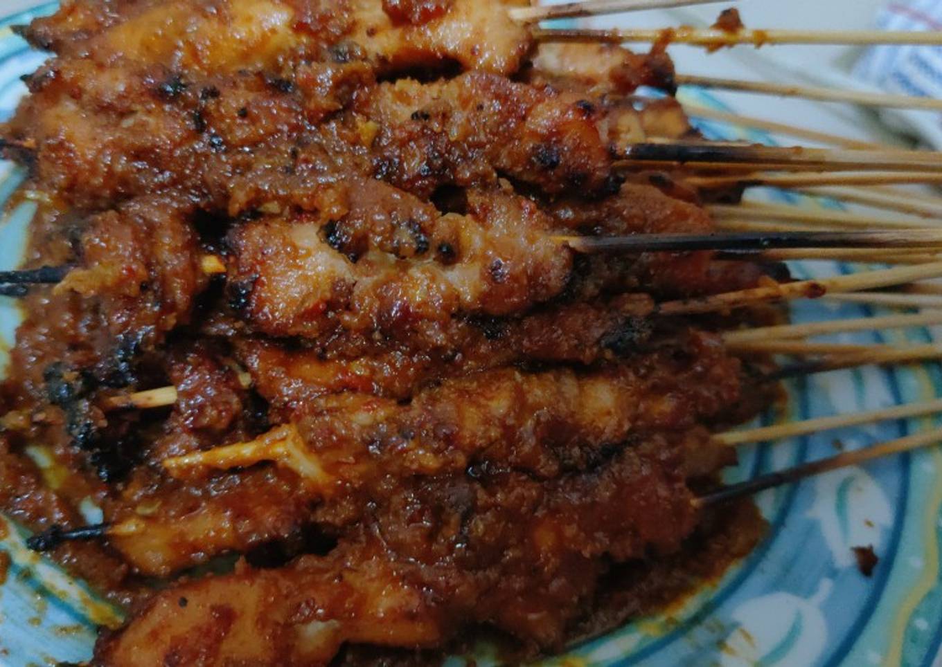 42. Sate ayam bumbu kacang