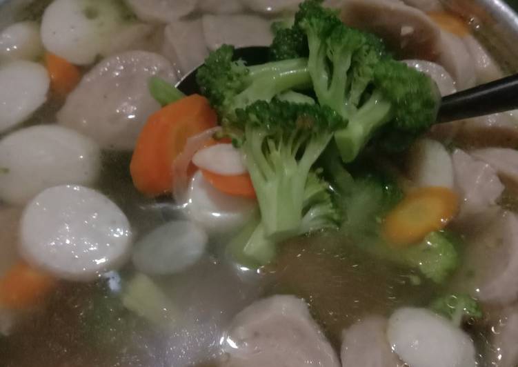 Langkah memasak Sup brokoli bakso yang Lezat