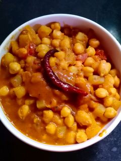 কাবুলি চানার ঘুগনি (Kabuli Chanar Ghugni recipe in Bengali) রেসিপির প্রধান ছবি