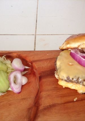 Una foto de Cheezeburger hamburguesa con queso