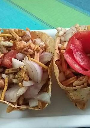 A picture of Papad boat and jhaalmjuri.