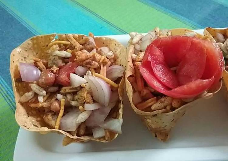 Recipe of Favorite Papad boat and jhaalmjuri