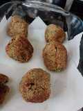 Bombas de papa, espinaca y muzzarela