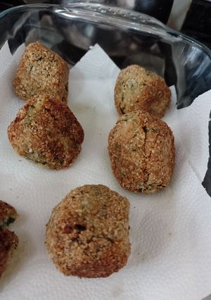Una foto de Bombas de papa, espinaca y muzzarela