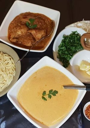 A picture of Khausay (Burmese Dish).