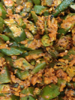 भिन्डी अचारी (bhindi achari recipe in Hindi) रेसिपी मुख्य फोटो