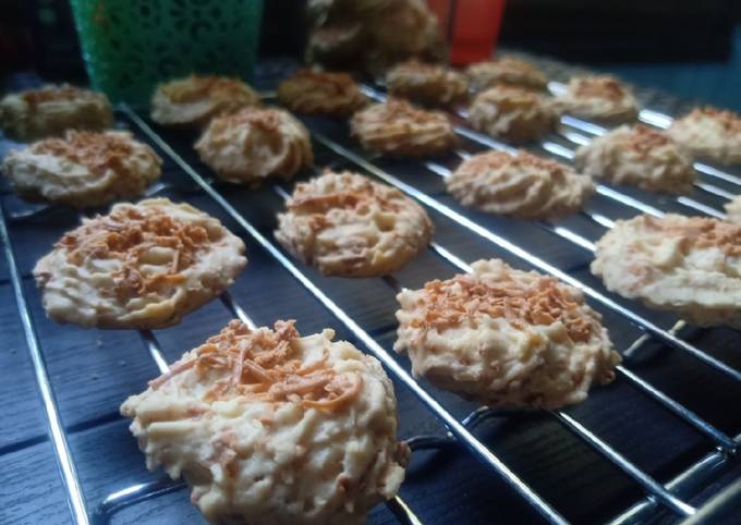 Bagaimana Menyiapkan Kue Sagu Keju Anti Gagal