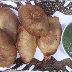 A picture of Bread bonda.