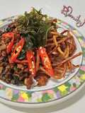 ปลาเส้นกรอบราดกะเพราไก่