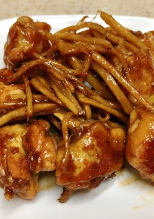 Hình của món Cánh gà xào gừng.