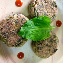 A picture of Methi palak rice tikkies.
