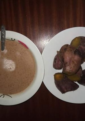 A picture of Ndegu ya njugu (Ground nuts stew) na rabuon (sweet potatoes).