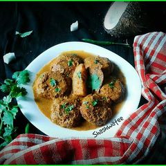 A picture of Coconut vada curry.