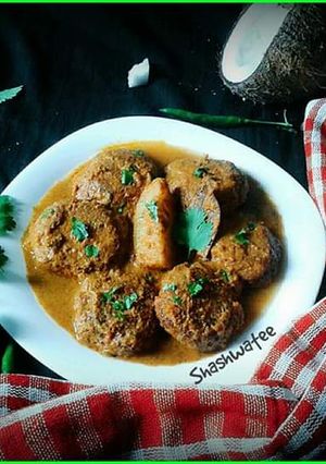 A picture of Coconut vada curry.