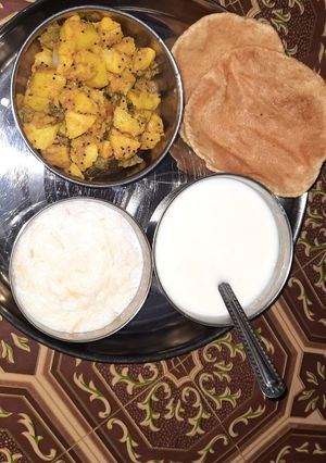 आलू, पूरी सेवई (aloo poori sewai recipe in Hindi) रेसिपी मुख्य फोटो