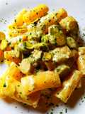 Rigatoni con Zucchine Robiola e Olio al Tartufo