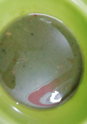 A picture of Green coriander sauce.