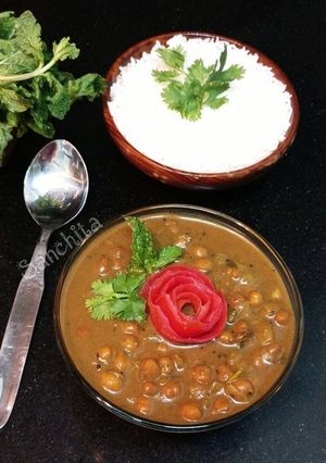 A picture of Himachali Khatta (sweet and sour black chick peas).