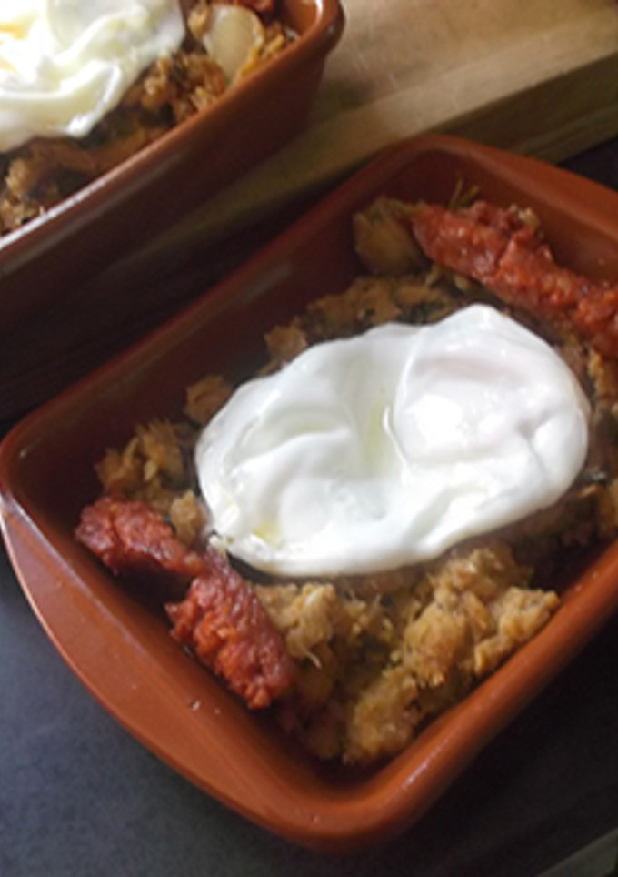Una foto de Migas con chorizo y huevo frito