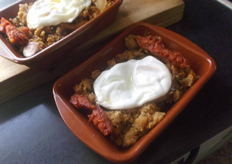 Migas con chorizo y huevo frito