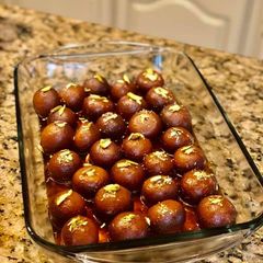 A picture of Gulab jamun.