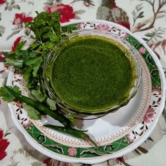A picture of Green chutney.