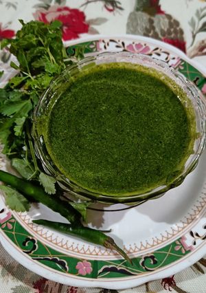 A picture of Green chutney.
