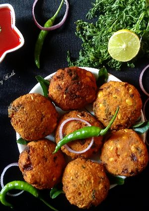 A picture of Chana dal vada.