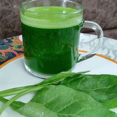 A picture of Fresh spinach juice.