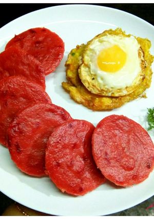 A picture of Beetroot oats idli with egg dry sambhar masala.