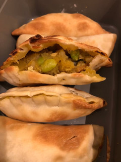 Una foto de Samosa Empanadas Vegano Japonés SAMOSA🇮🇳🇺🇾🇯🇵サモサエンパナーダ