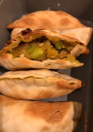 Una foto de Samosa Empanadas Vegano Japonés SAMOSA🇮🇳🇺🇾🇯🇵サモサエンパナーダ