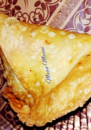 A picture of Aloo kay samosay.