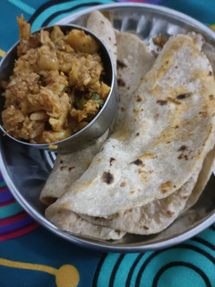 आलू गोभी की सब्जी (aloo Gobi ki sabzi recipe in Hindi) रेसिपी मुख्य फोटो