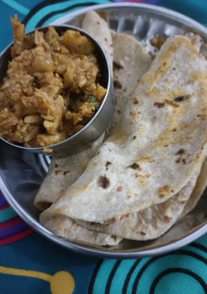 आलू गोभी की सब्जी (aloo Gobi ki sabzi recipe in Hindi) रेसिपी मुख्य फोटो