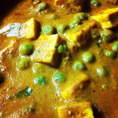 A picture of Matar Paneer.