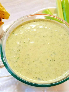Una foto de Dip de chile poblano/crema de chile poblano