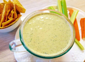 Una foto de Dip de chile poblano/crema de chile poblano