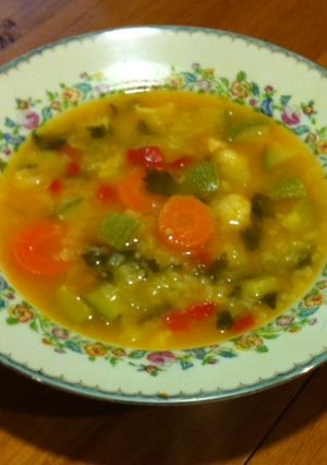 Una foto de Sopa de arroz caldoso con verduras