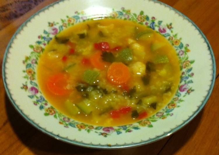 Sopa de arroz caldoso con verduras