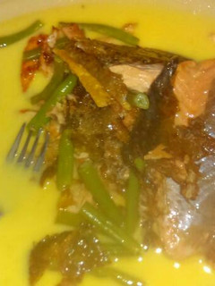 Una foto de Salmón con crema de ejote