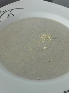 Una foto de Crema de champiñones con queso