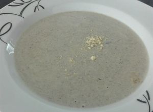 Una foto de Crema de champiñones con queso