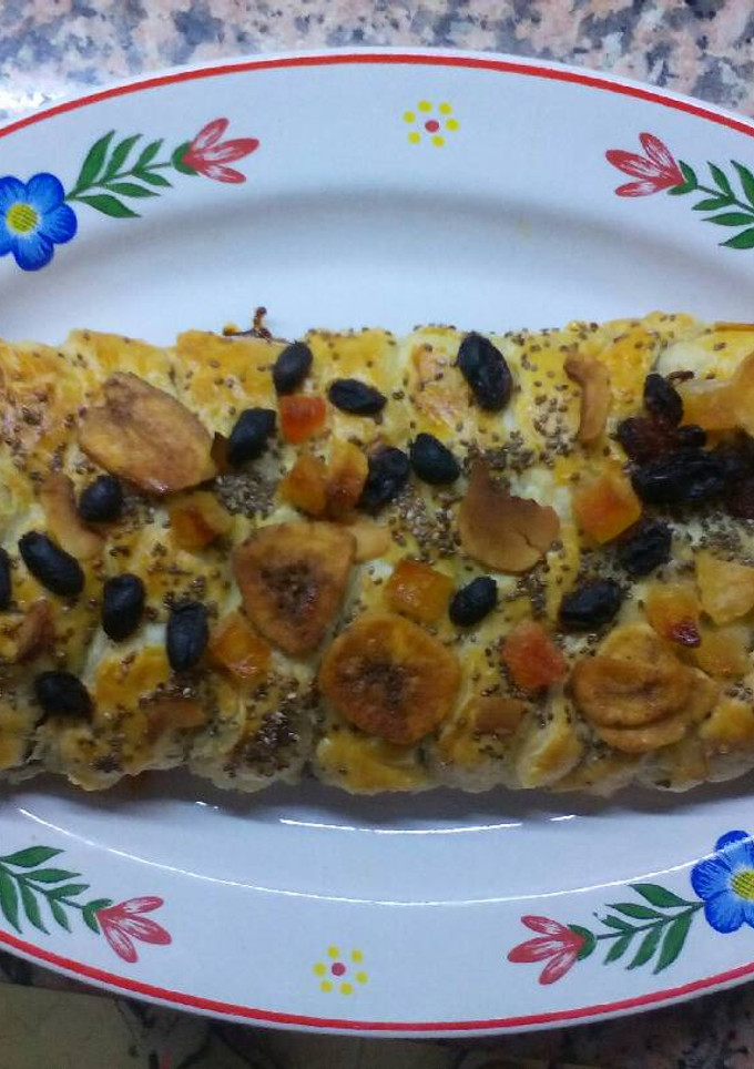 Una foto de Trenza de hojaldre, choco, membrillo, chía